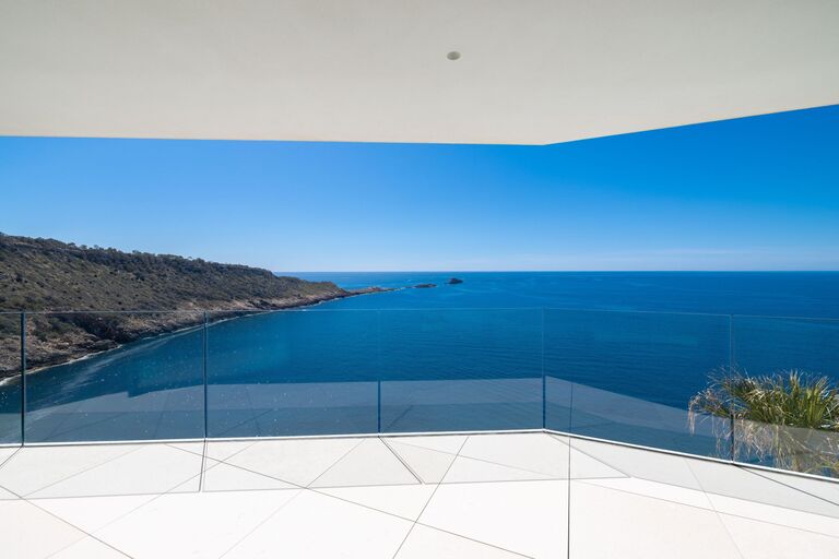 Designer Villa on the Frontline