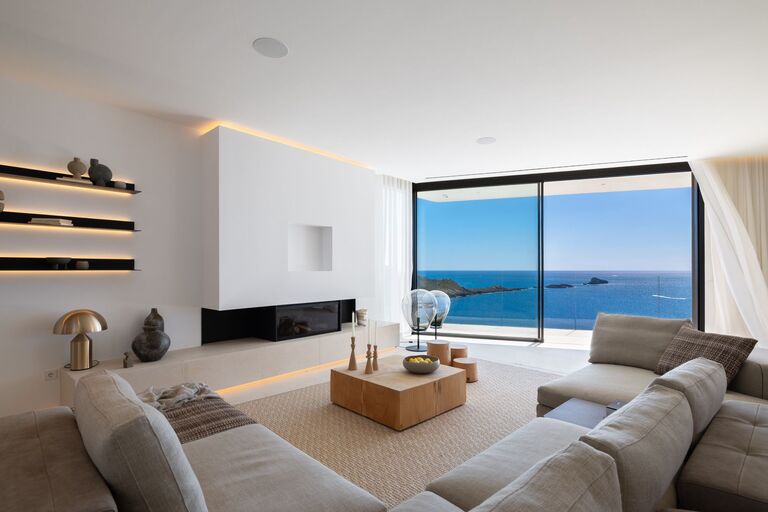 Designer Villa on the Frontline